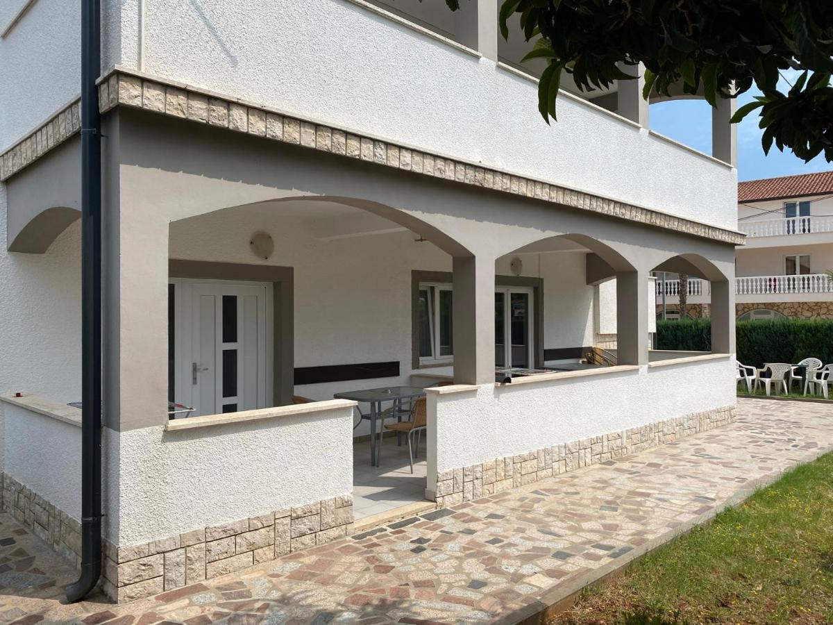 Apartments & Zimmer Jasmine Funtana Exterior foto